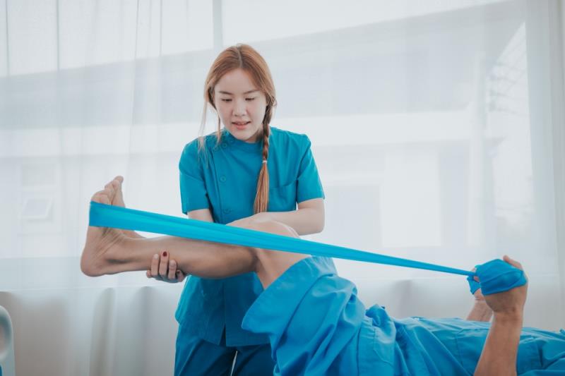 <p style="margin: 0cm 0cm 8pt; line-height: 18.4px;"><span>A structured, physiotherapist-led six-session exercise programme p