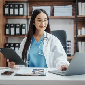 Are doctors in white coat more trustworthy?