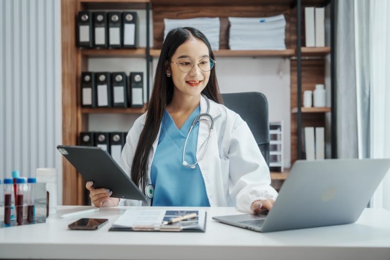 Are doctors in white coat more trustworthy?