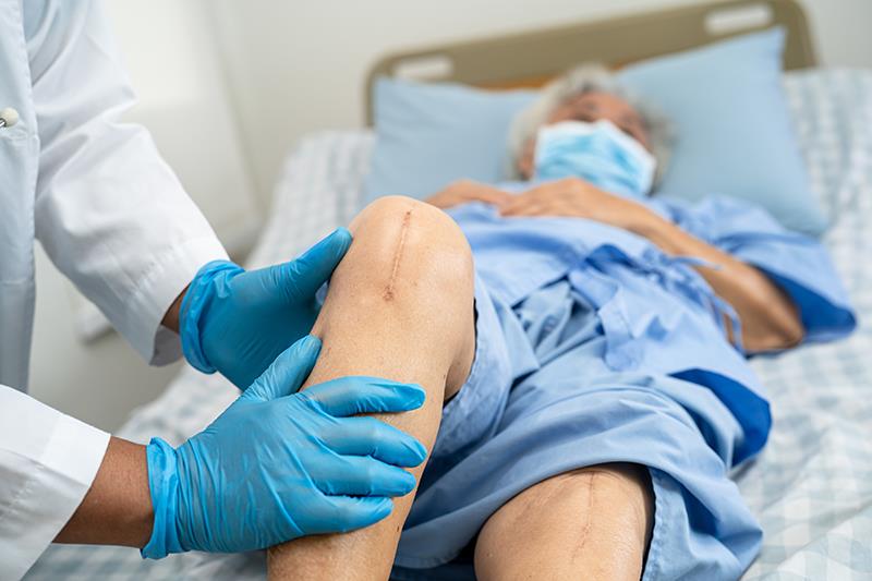 Timing of surgery, physiotherapy predict 24-h discharge after TKA